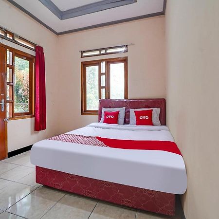 Oyo Homes 90915 Eco Tourism Desa Cihanjuang Rahayu Ciwangun Indah Camp Villas Bongkar Exterior photo