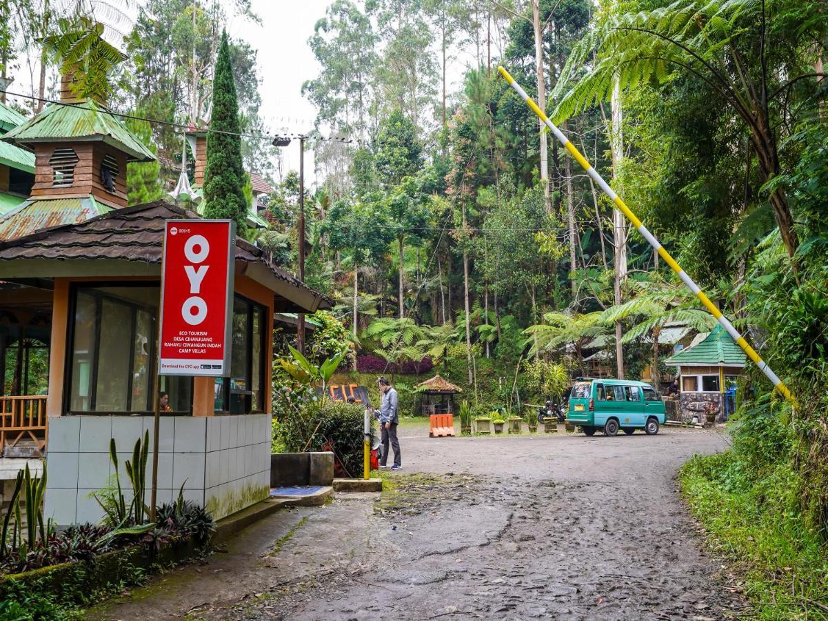 Oyo Homes 90915 Eco Tourism Desa Cihanjuang Rahayu Ciwangun Indah Camp Villas Bongkar Exterior photo