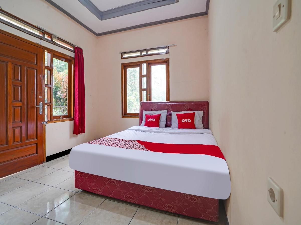 Oyo Homes 90915 Eco Tourism Desa Cihanjuang Rahayu Ciwangun Indah Camp Villas Bongkar Exterior photo